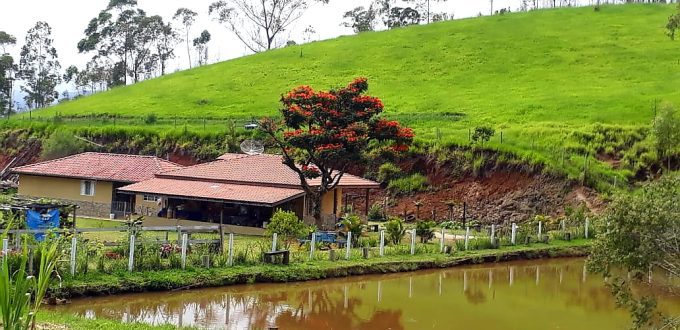 Sitio com agua e boa topografia