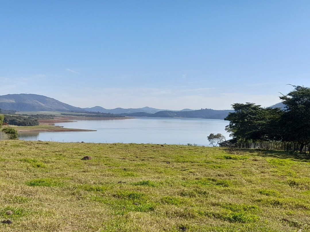 terreno pe na agua na represa