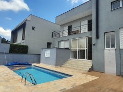 Casa Alto padrão em Condominio
