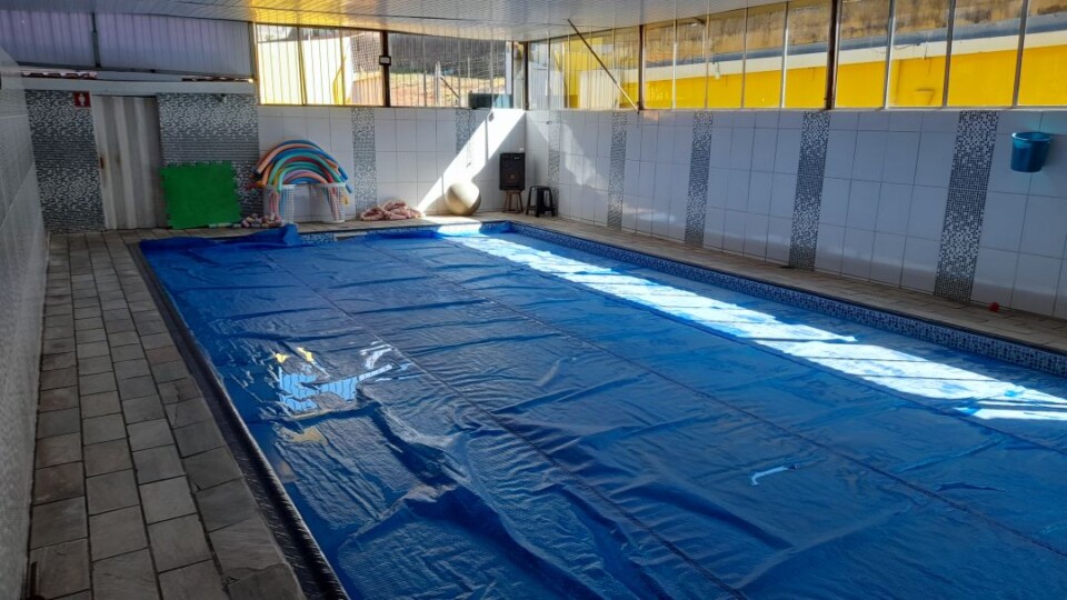 Academia com piscina aquecida