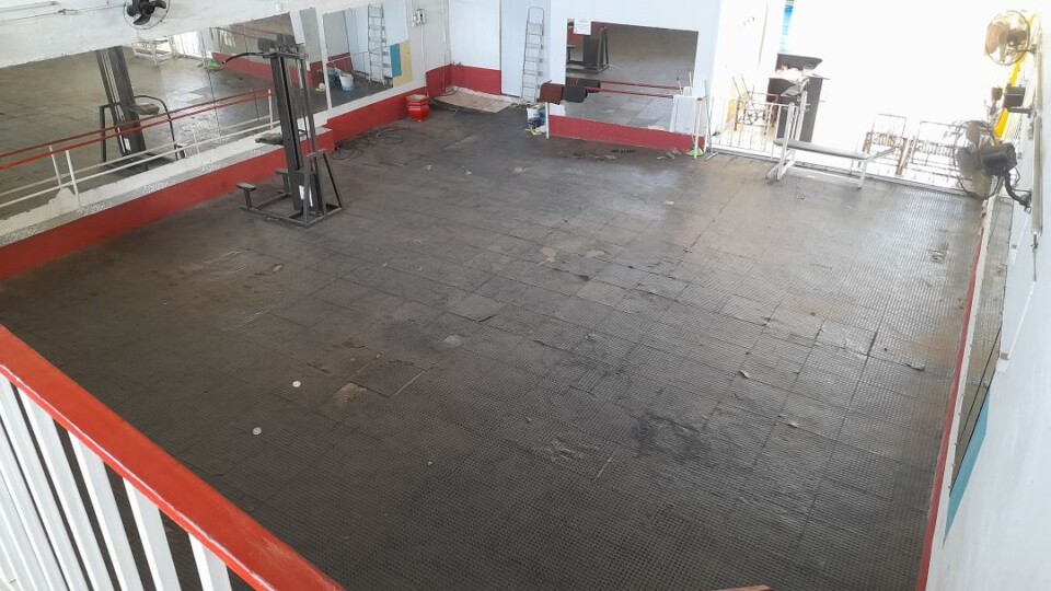 Academia com piscina aquecida