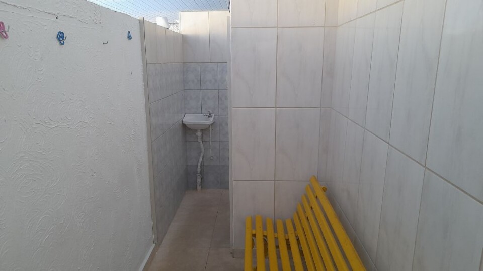 Academia com piscina aquecida