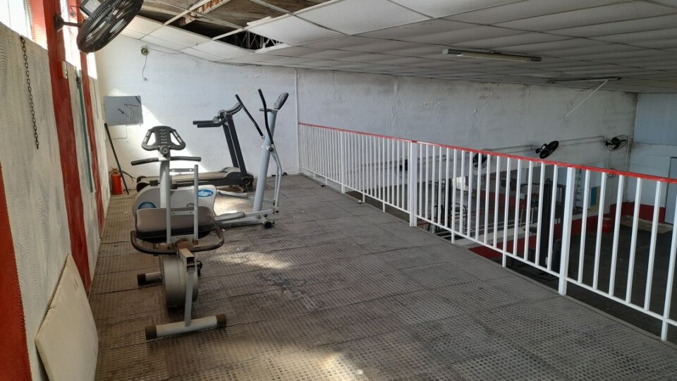 Academia com piscina aquecida